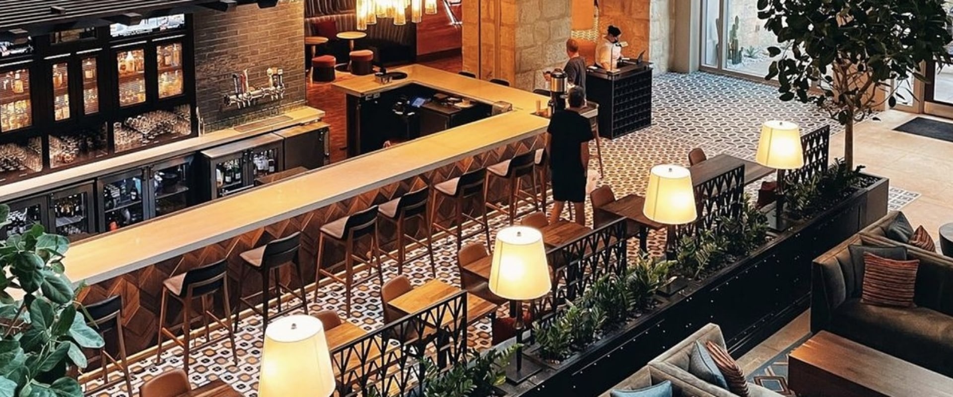 The Best Lounges for a Successful Business Meeting in San Antonio