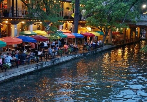 The Unspoken Rules of Dressing for Lounges on the Riverwalk in San Antonio